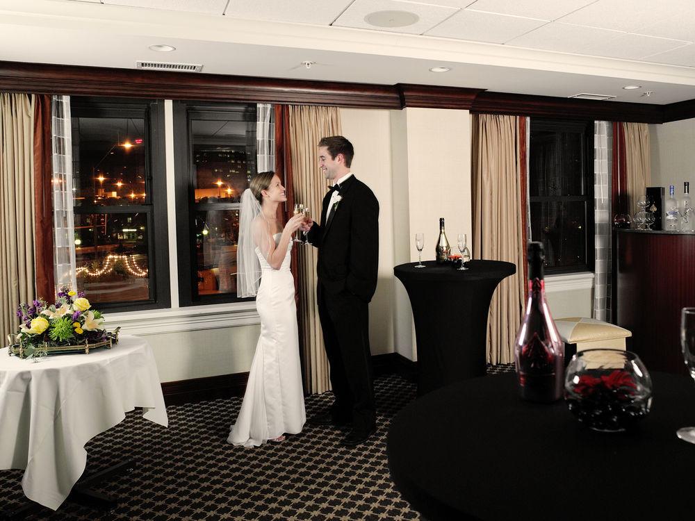 The Raphael Hotel, Autograph Collection Hotel Kansas City