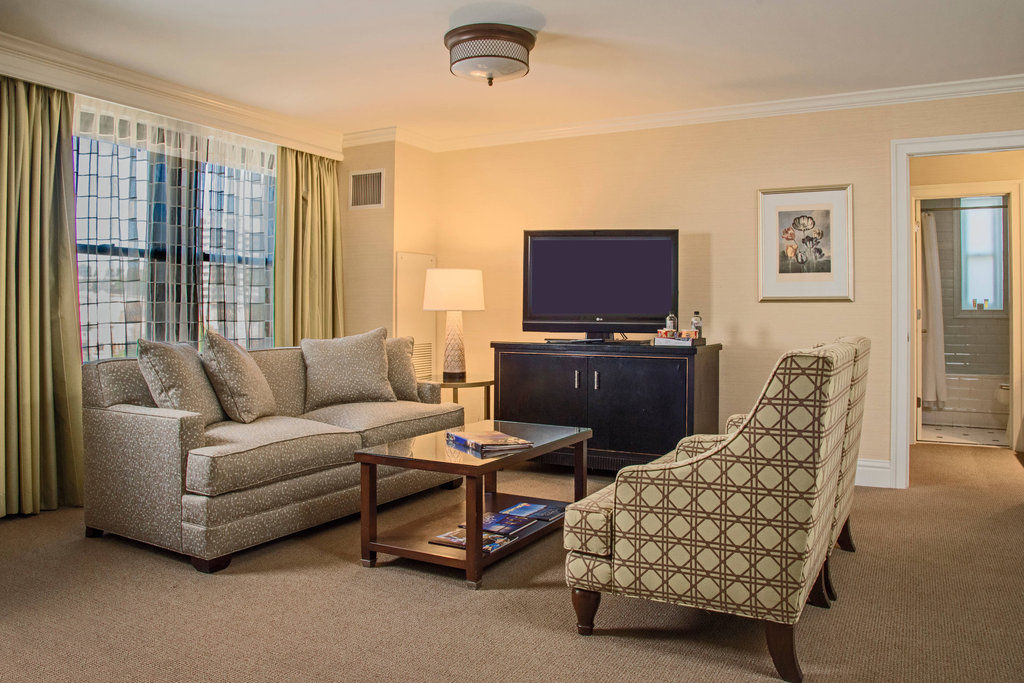 The Raphael Hotel, Autograph Collection Kansas City